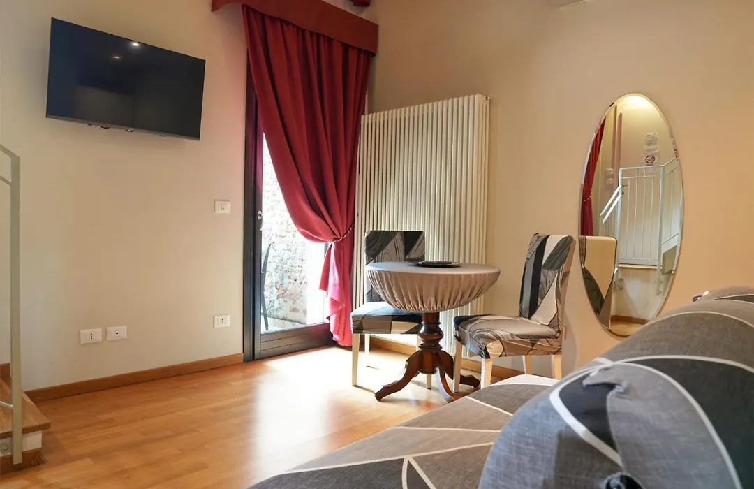 Honey Rooms Ferrara-1
